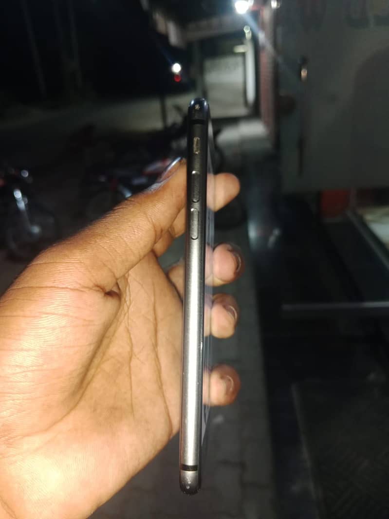 Apple iPhone 8 4