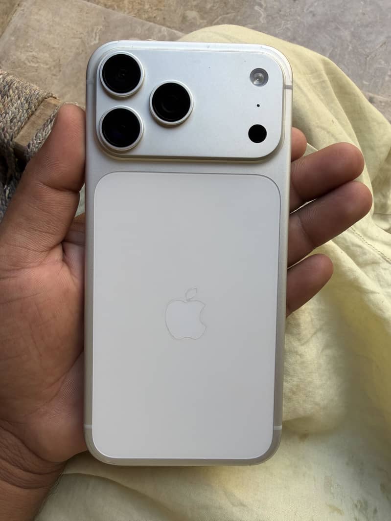 Apple iPhone 17 Pro Max 2