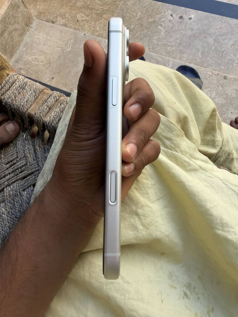 Apple iPhone 17 Pro Max 4