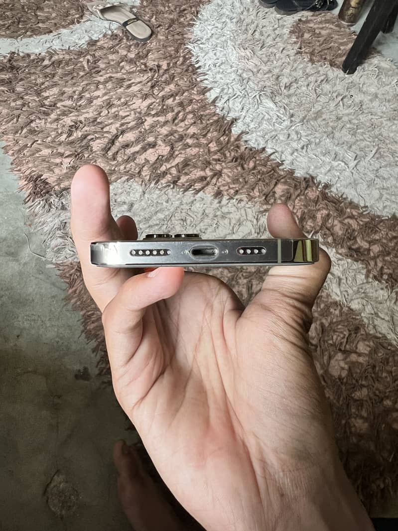 Apple iPhone 14 Pro Max 2