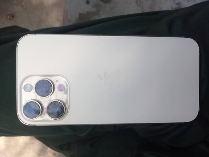 Apple iPhone 14 Pro Max 1