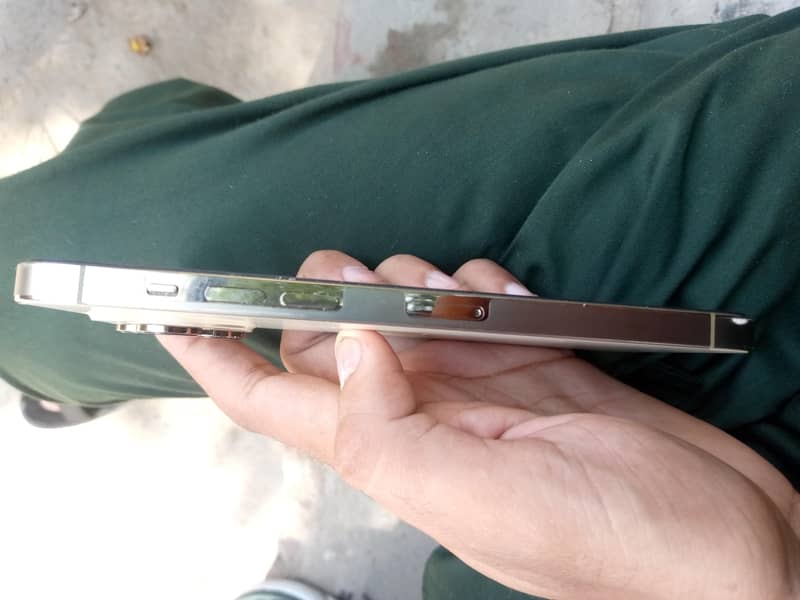 Apple iPhone 14 Pro Max 2