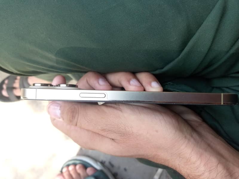 Apple iPhone 14 Pro Max 3