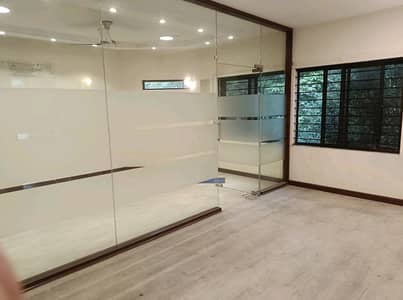 Prime Location 1 Kanal Upper Portion In Stunning Gulberg Is Available For rent