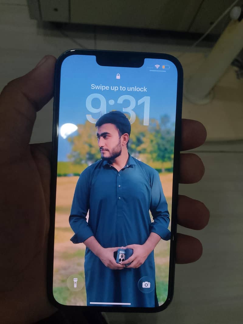 Apple iPhone 13 1