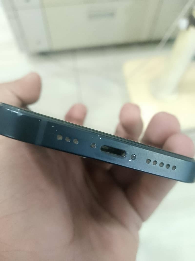 Apple iPhone 13 2