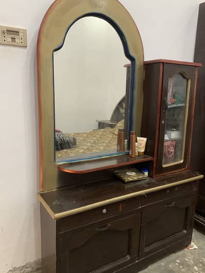 Dressing table