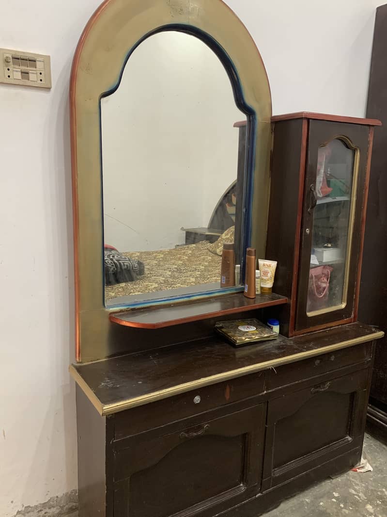 Dressing table 0