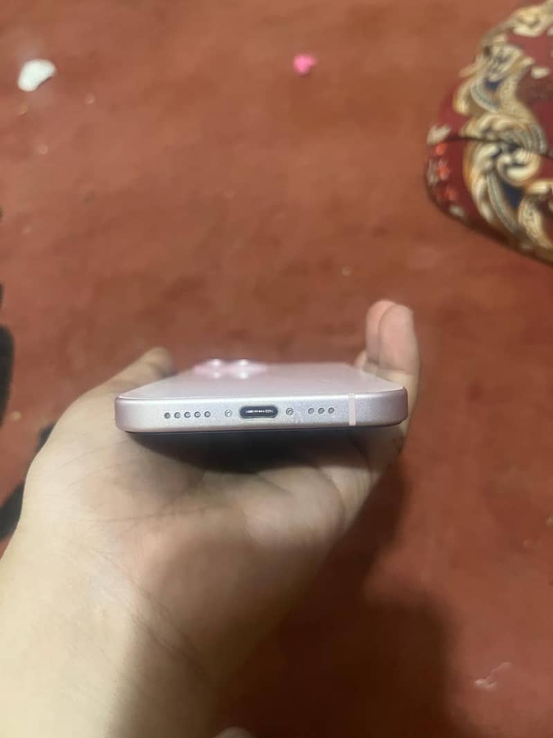 Apple iPhone 15 7
