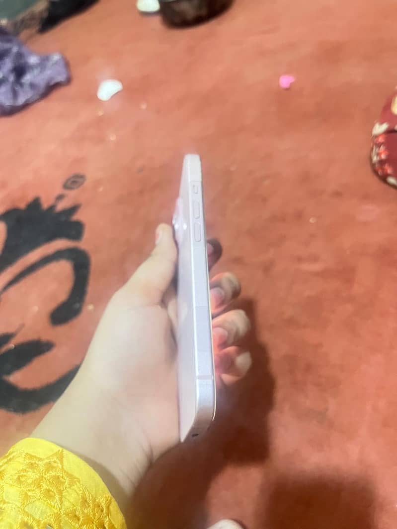 Apple iPhone 15 9