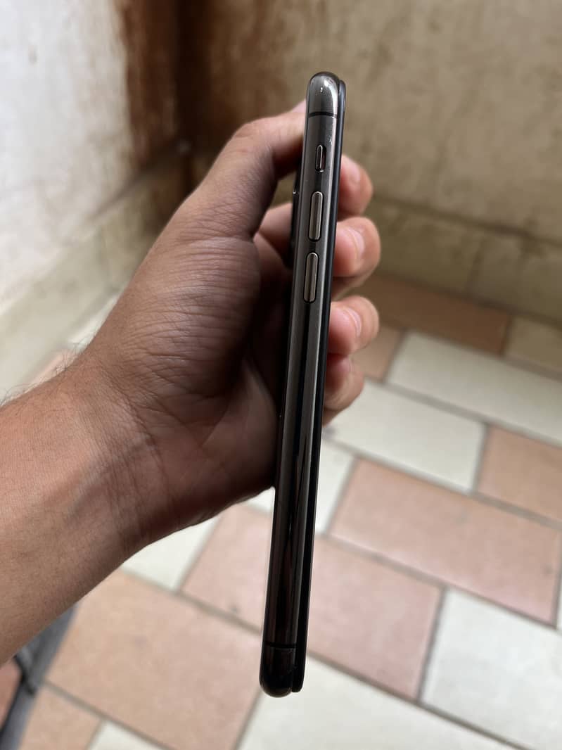 Apple iPhone 11 3