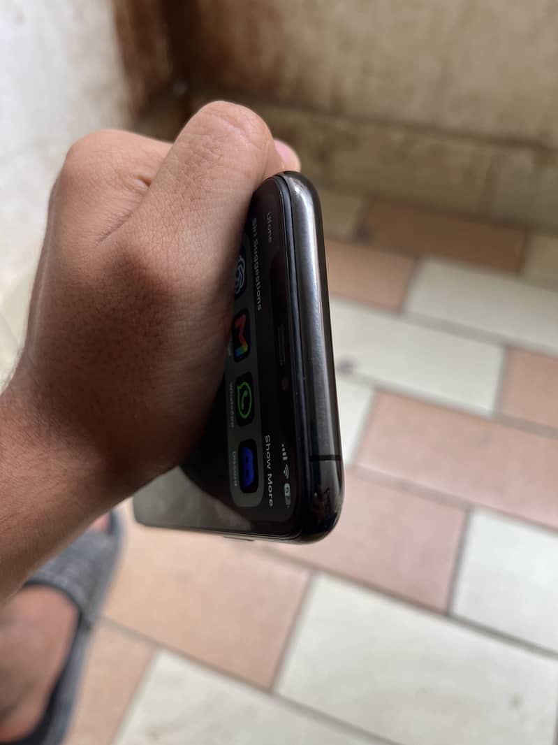 Apple iPhone 11 4