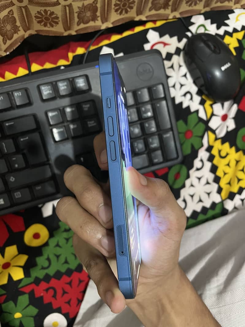 Apple iPhone 13 2