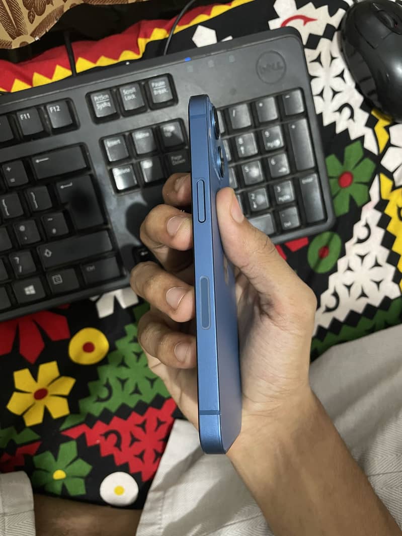 Apple iPhone 13 3