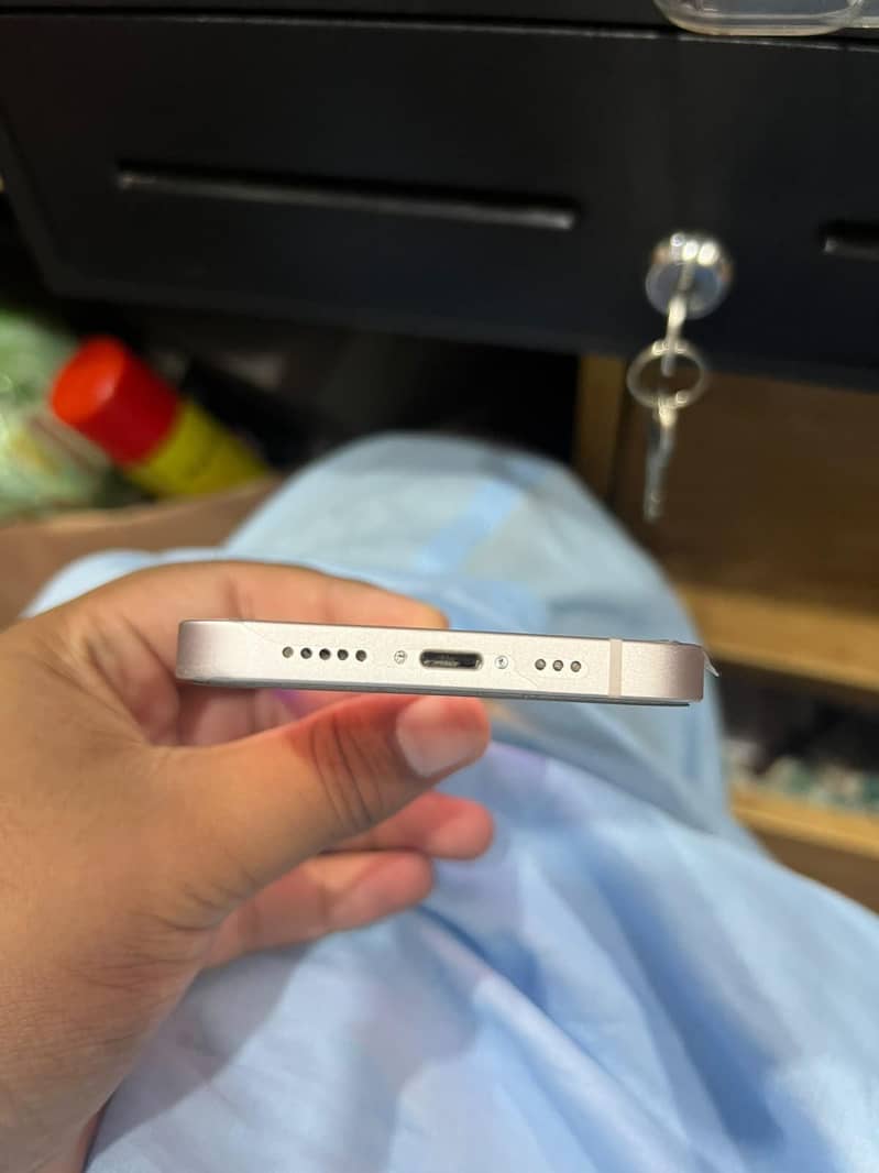 Apple iPhone 13 5