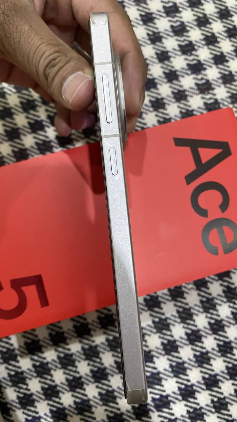 One Plus 13R/Ace5 4