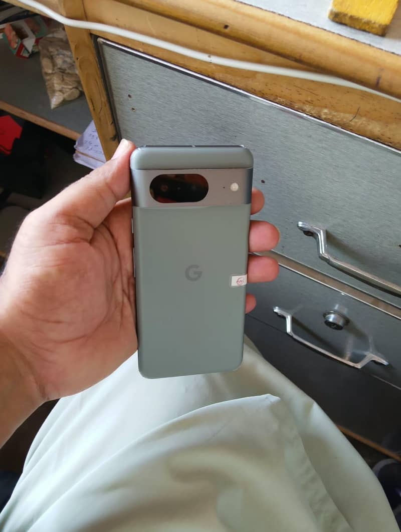 Google Pixel 8 2