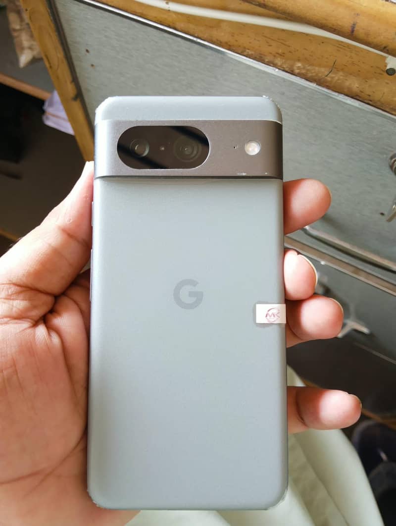 Google Pixel 8 4