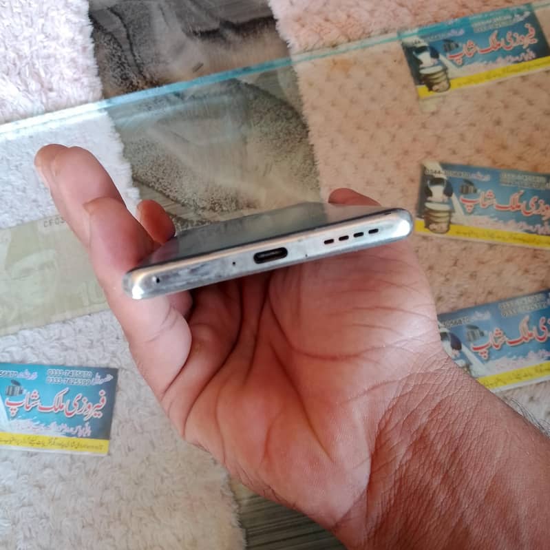 Infinix Note 40 Pro 4