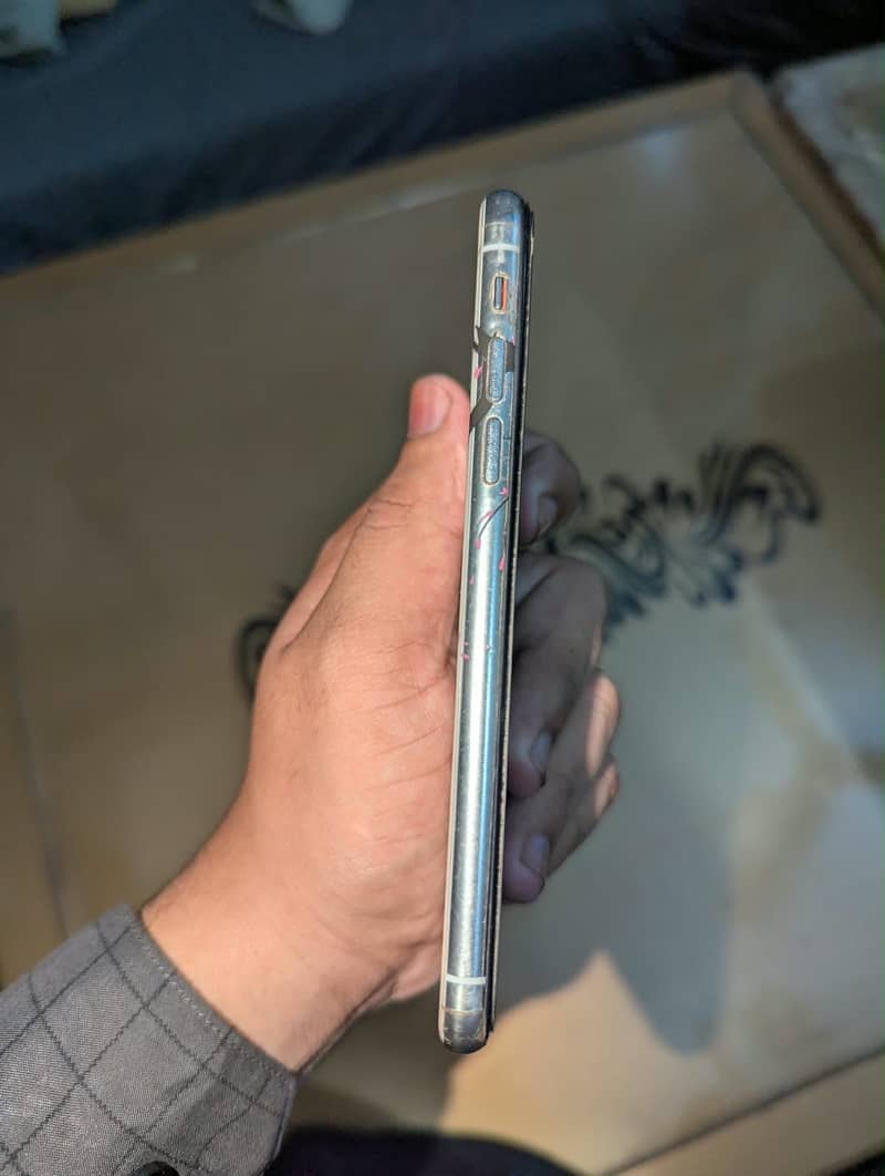 Apple iPhone XS 3