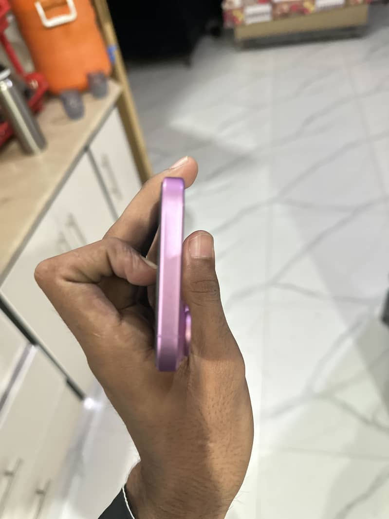 Apple iPhone 16 0
