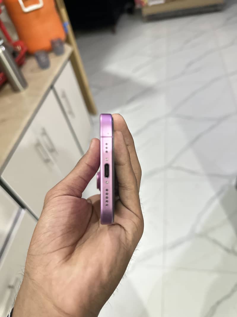 Apple iPhone 16 1