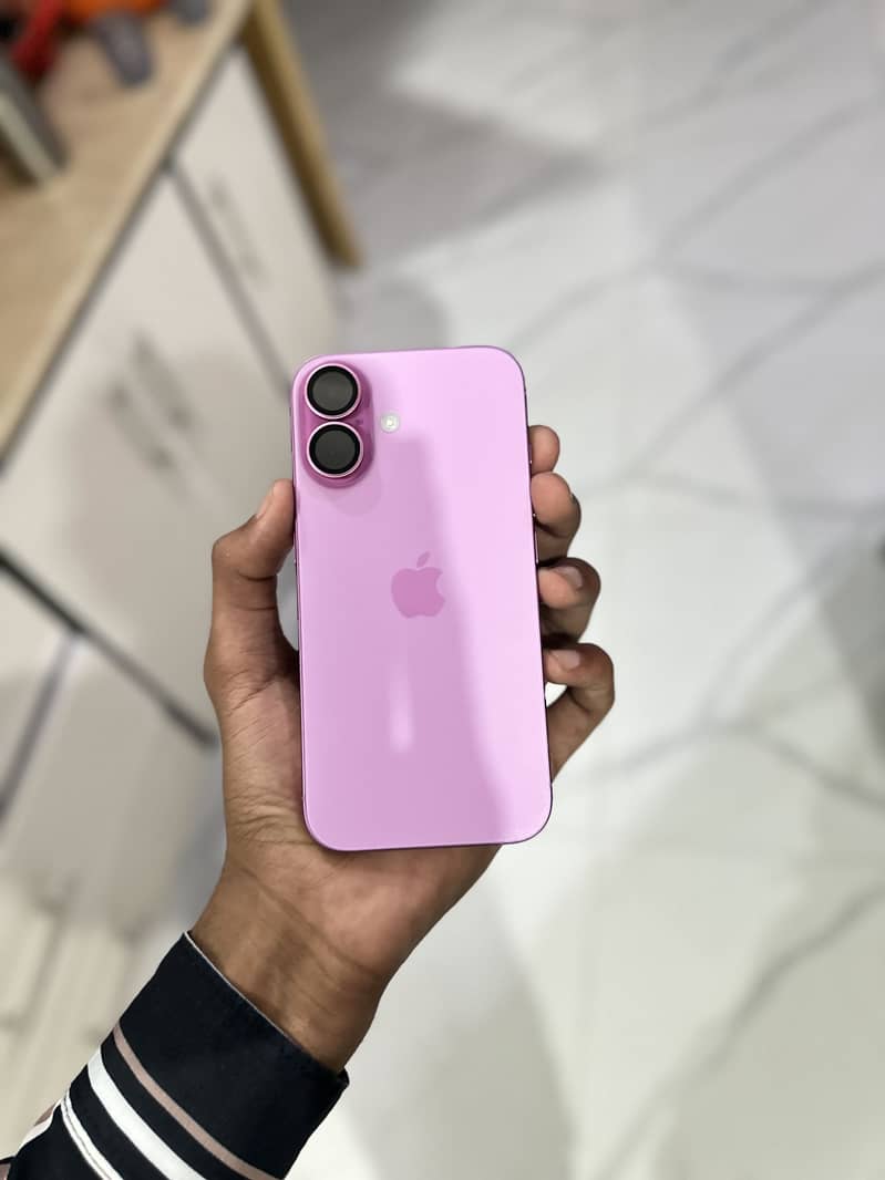 Apple iPhone 16 2