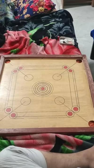 Carrom board + gotiyan+powder