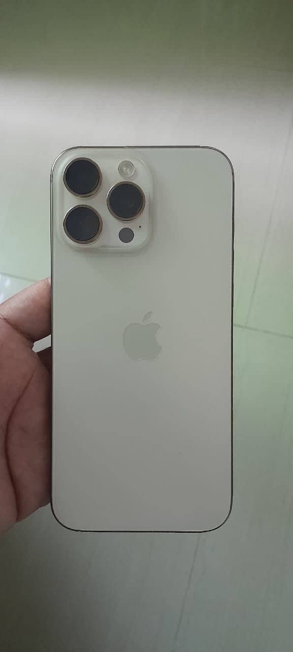 Apple iPhone 16 Pro Max 2