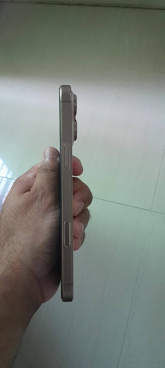 Apple iPhone 16 Pro Max 3