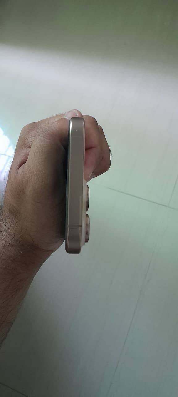 Apple iPhone 16 Pro Max 4