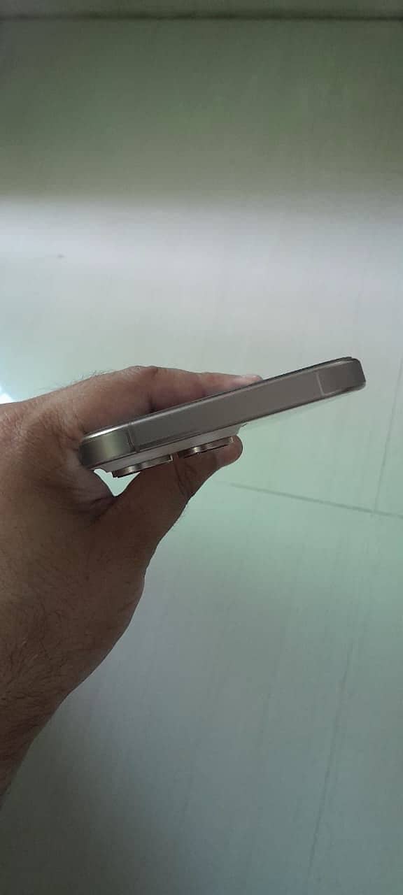 Apple iPhone 16 Pro Max 6
