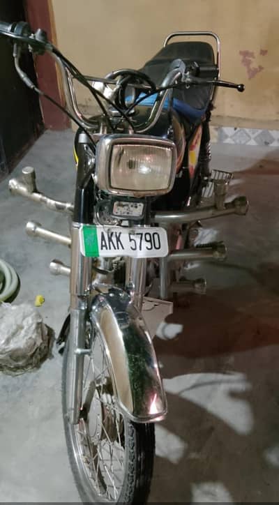 urgent bike sale condition bilkul okay hai tyre engine new hai sirf