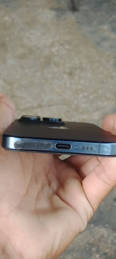 Apple iPhone 15 Pro 2