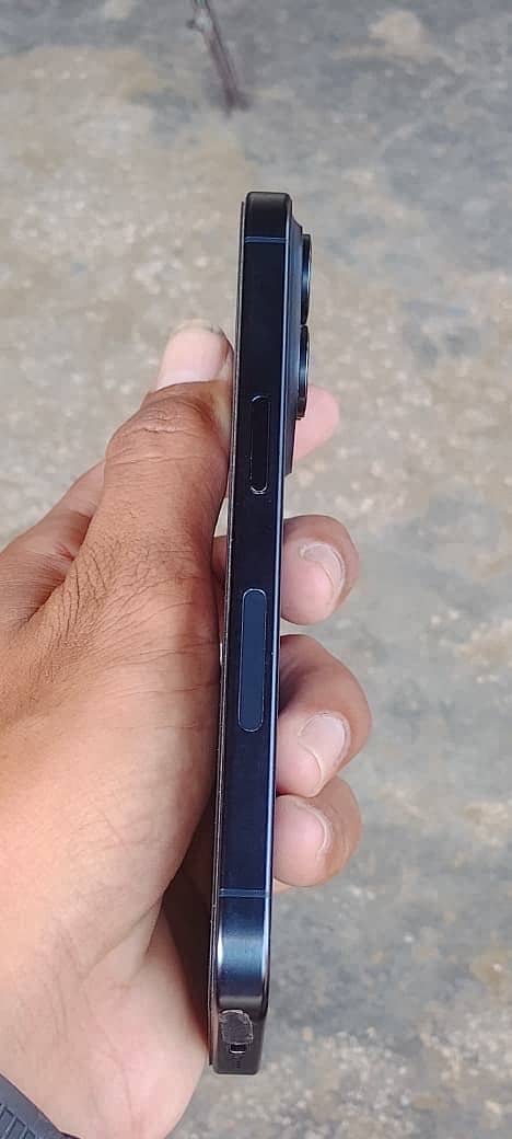 Apple iPhone 15 Pro 3