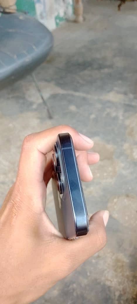 Apple iPhone 15 Pro 4