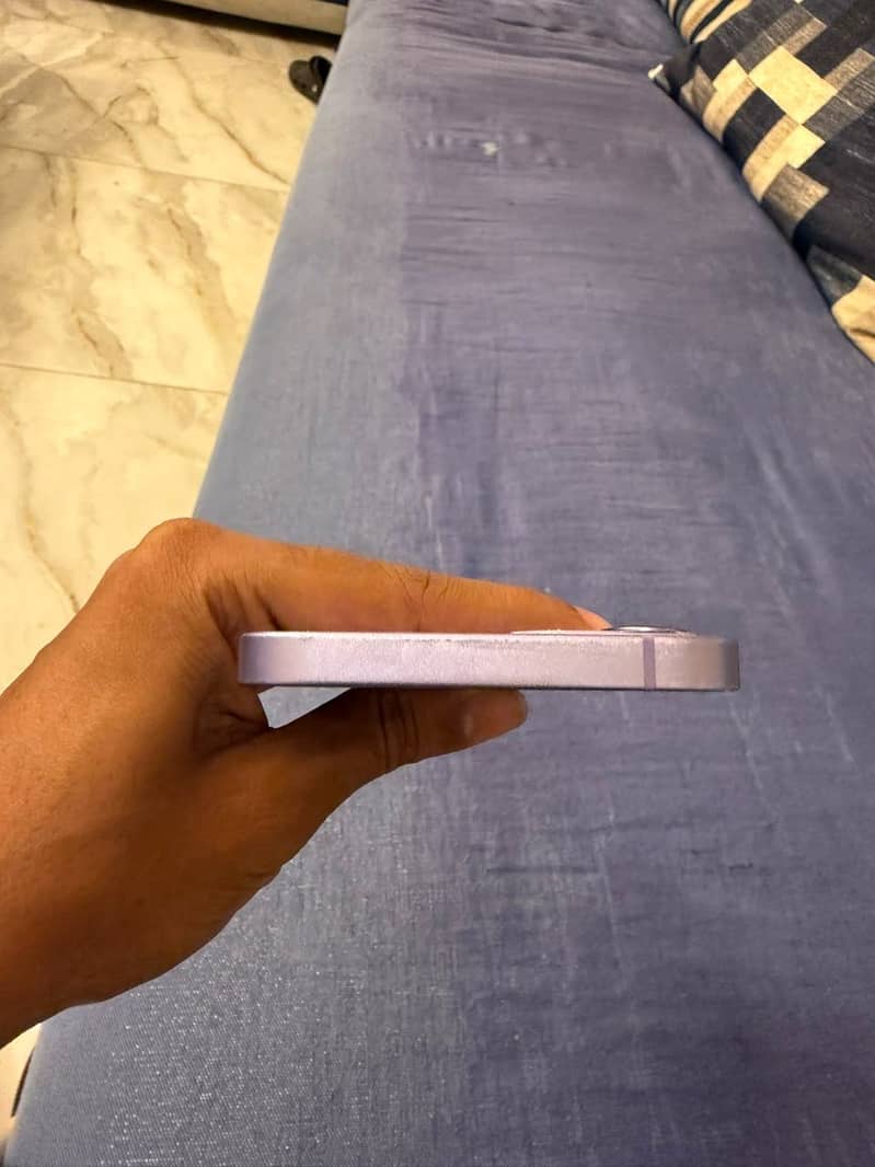 Apple iPhone 12 4