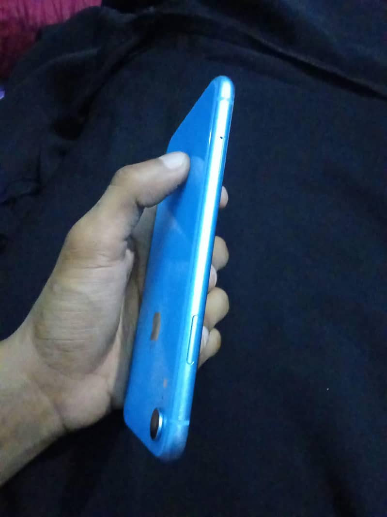 Apple iPhone XR 4