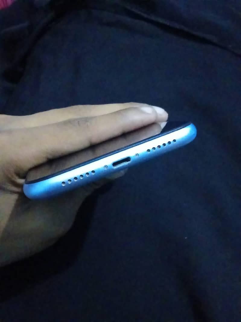 Apple iPhone XR 6