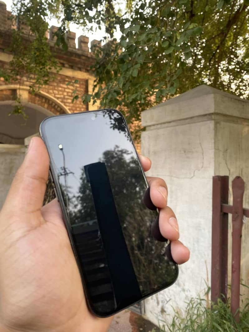 Apple iPhone 15 Pro 1