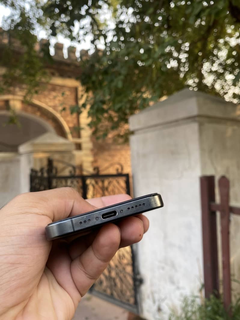 Apple iPhone 15 Pro 4