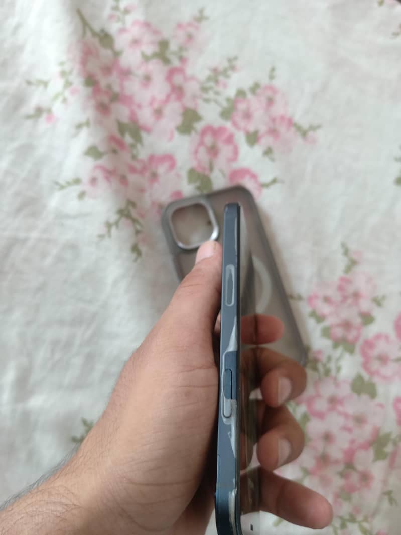 Apple iPhone 12 2