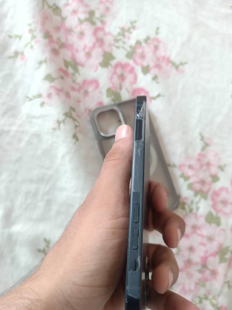 Apple iPhone 12 3