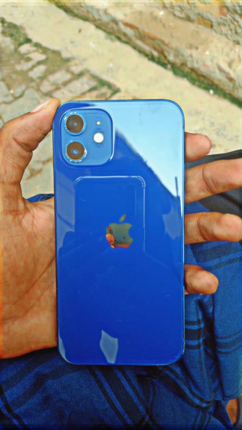 Apple iPhone 12 4