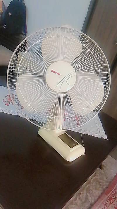 2 royal fan