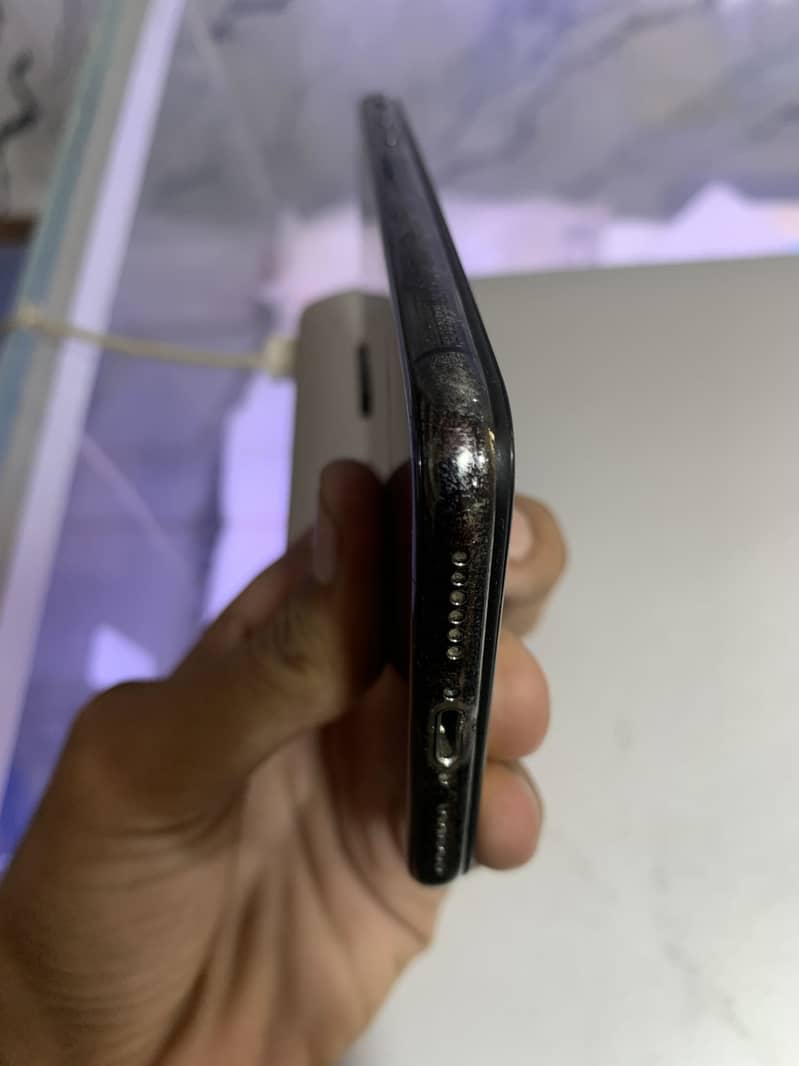 Apple iPhone X 5