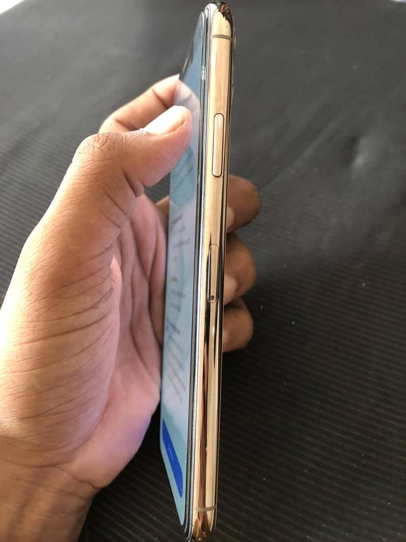 Apple iPhone 11 Pro Max 2