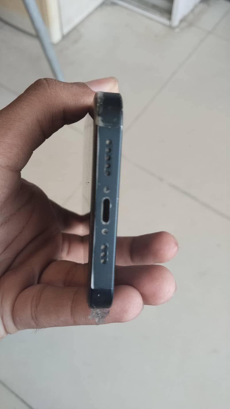 Apple iPhone 13 4
