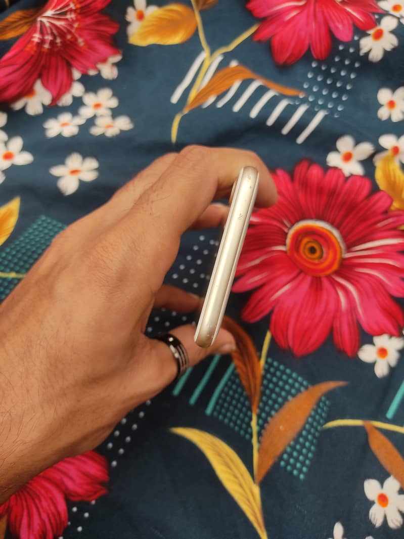 Apple iPhone 7 3