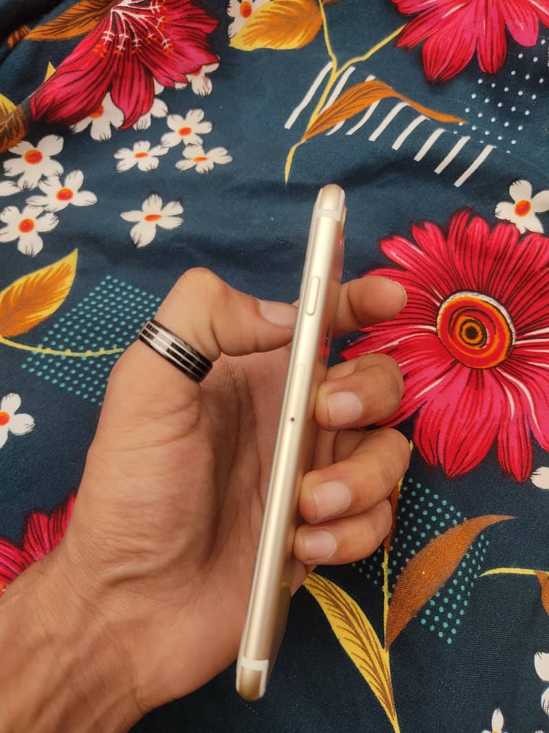 Apple iPhone 7 5